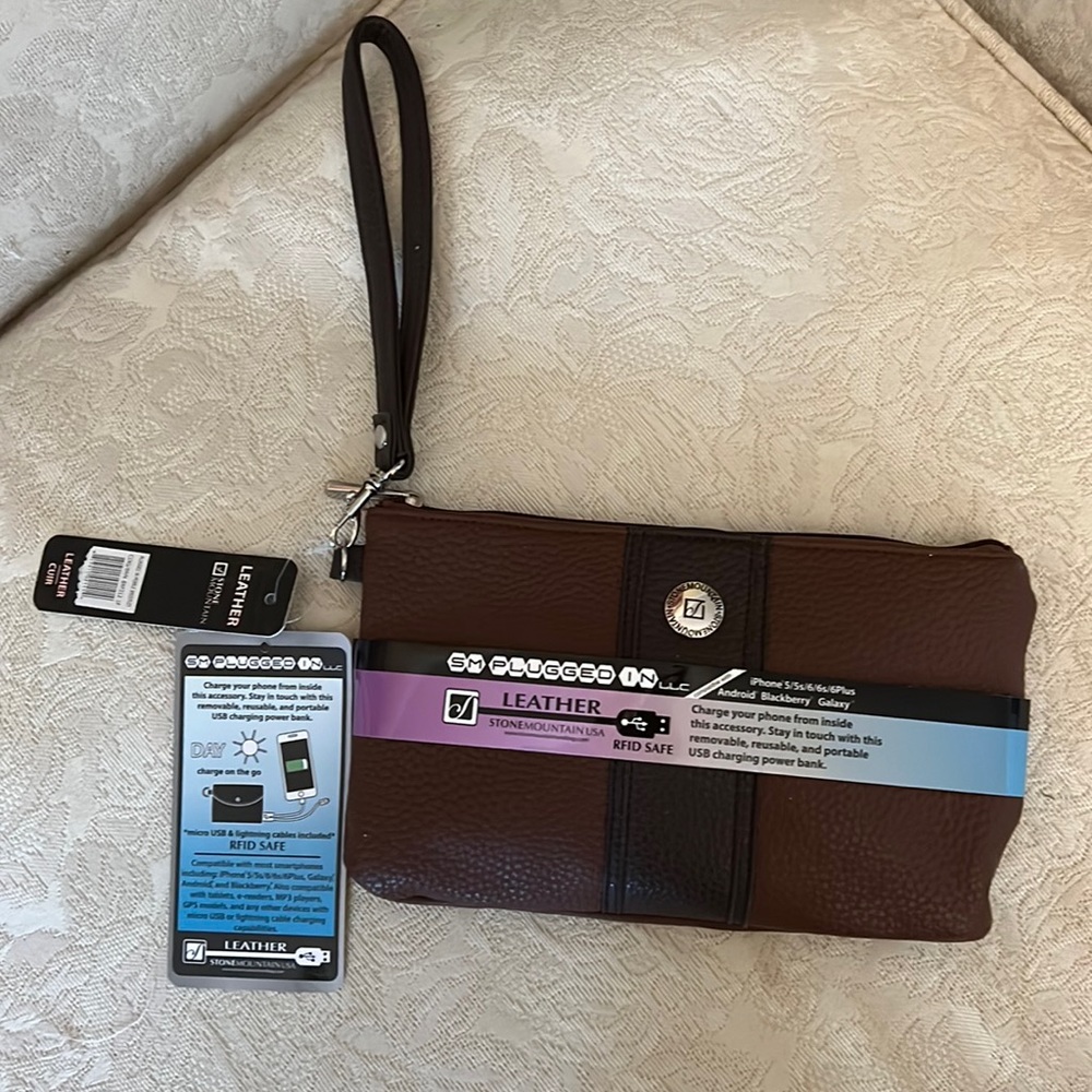 Stone Mountain Leather Plugged in Pebble Wristlet NEW with tags